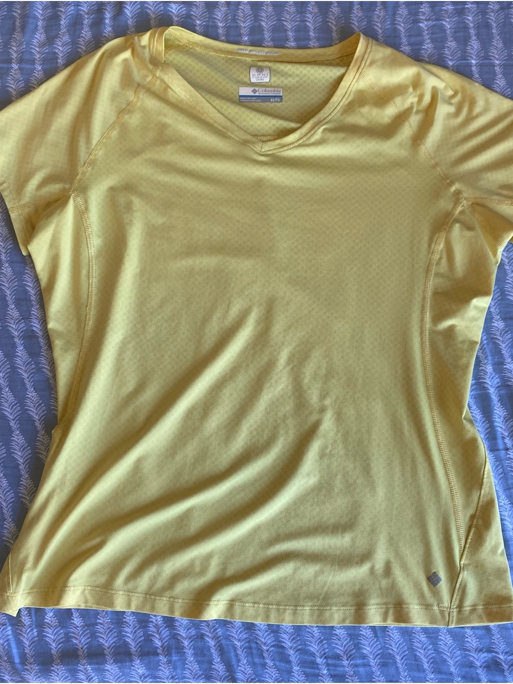 Columbia OMNI Freeze Zero Cooling Light Yellow Short Sleeve V-Neck Active Tee